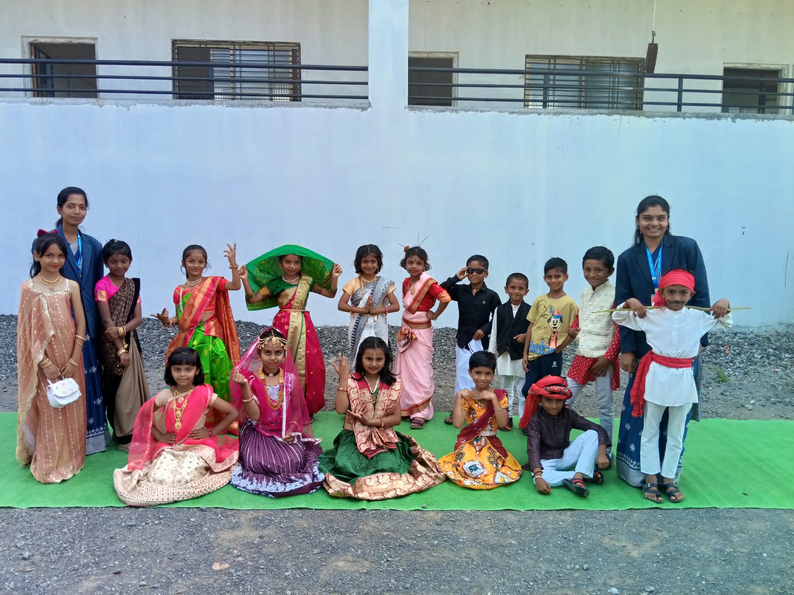 School life and celebrations — photograph 7